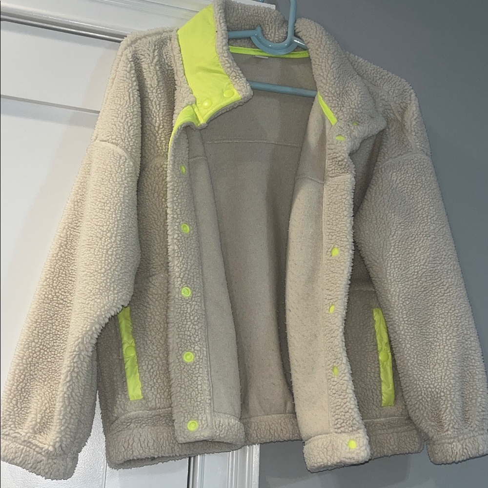 Old Navy women’s Petite XL Sherpa Jacket with Neon Yellow Accents